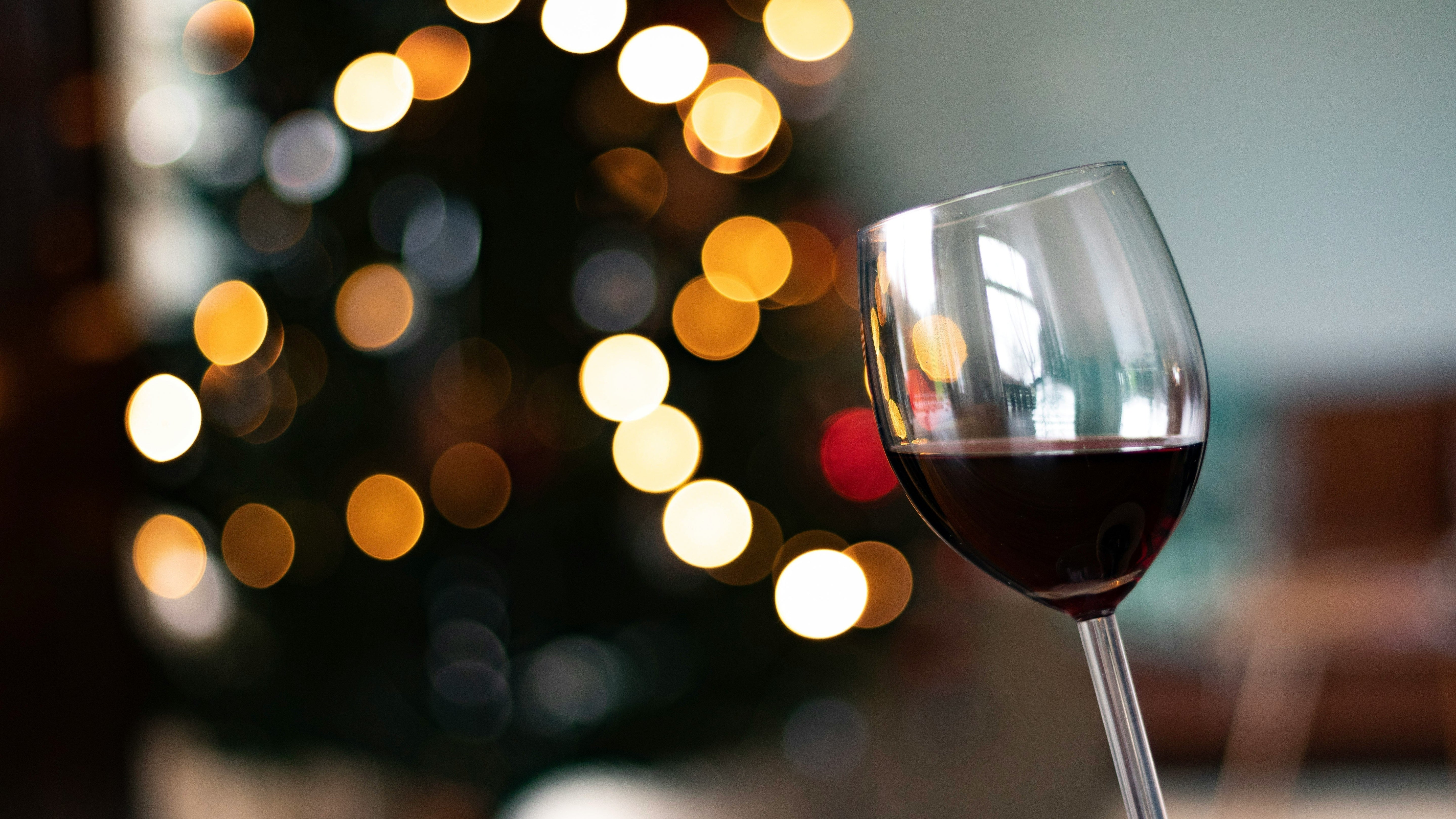 Vinterhygge med vin – rødvine, stearinlys og langsomme aftener